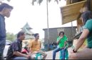  Saat terjadi perdebatan antara oknum DPRD Sumenep dengan pihak pengelola mobil rental di halaman Masjid Jamik, Sabtu, 07/06/2025